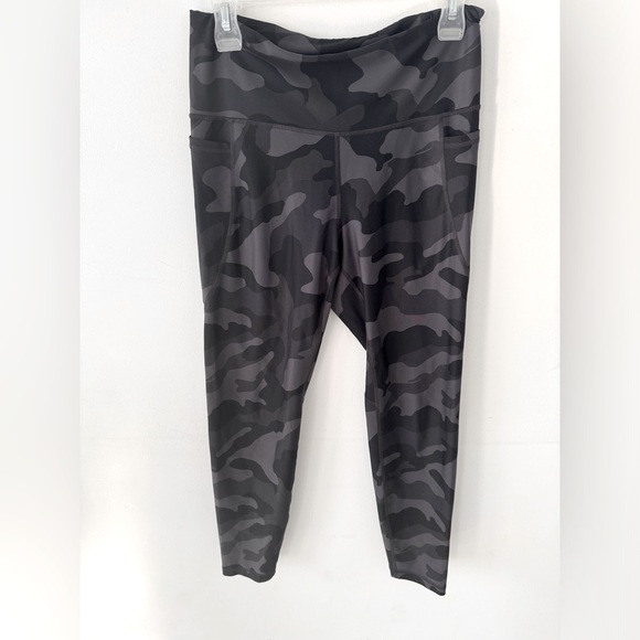 Old Navy camouflage Elevate Legging - Picture 1 of 5